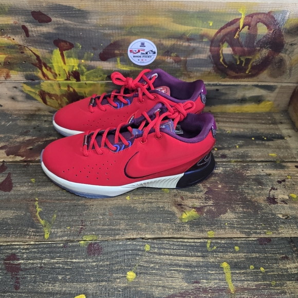 Nike Lebron 21  James Theater Kids Size‎ 7Y=Women 8.5 Red Bourdeaux FN4305-600 - Picture 3 of 8